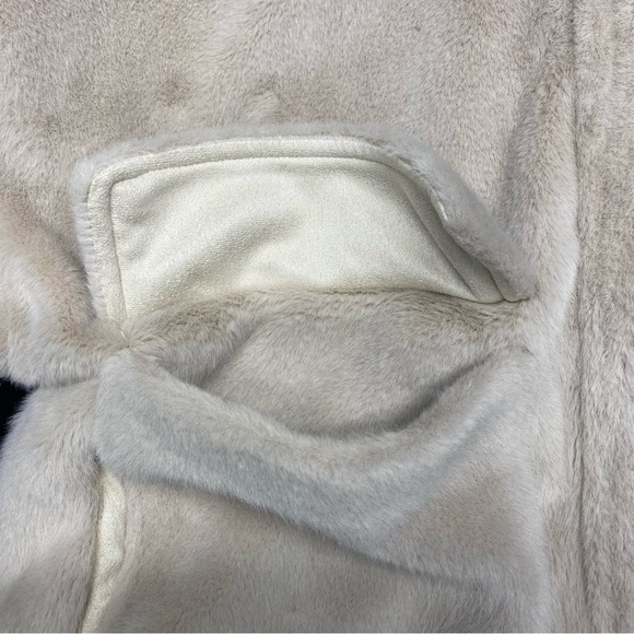 AKIRA Cream Fuzzy Bomber Jacket W LG. Pockets Buckle details PREPPY CITY - Picture 9 of 16